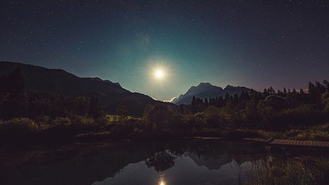 moonshine-960797_640
